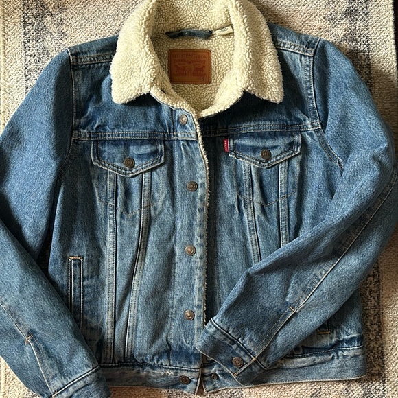 Levi's Jackets & Blazers - ♥️… LEVIS Jean Jacket